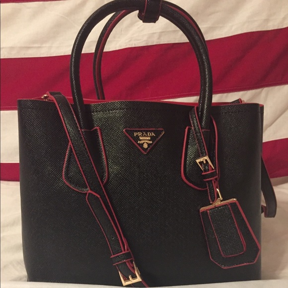 Black purse red lining new arrivals